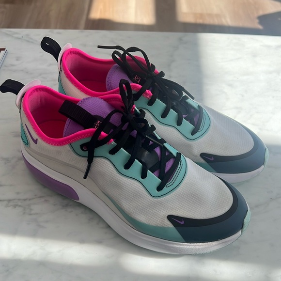 Nike’s - Picture 2 of 7